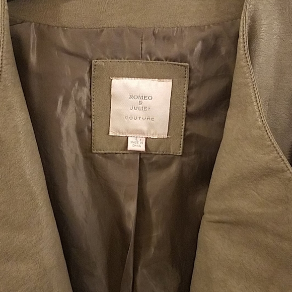 Romeo & Juliet Gray Vegan Zipper Jacket - Picture 3 of 11